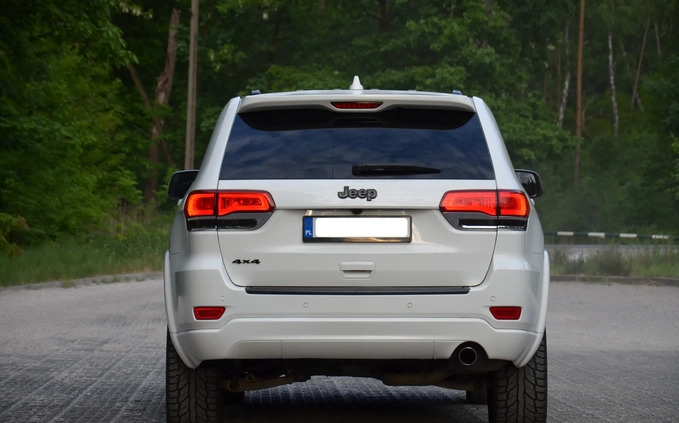 Jeep Grand Cherokee cena 120000 przebieg: 113000, rok produkcji 2019 z Łomianki małe 154